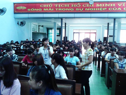 Ban nữ công nhà trường tổ chức sinh hoạt chuyên đề cho nữ sinh hệ trung cấp 3 năm.